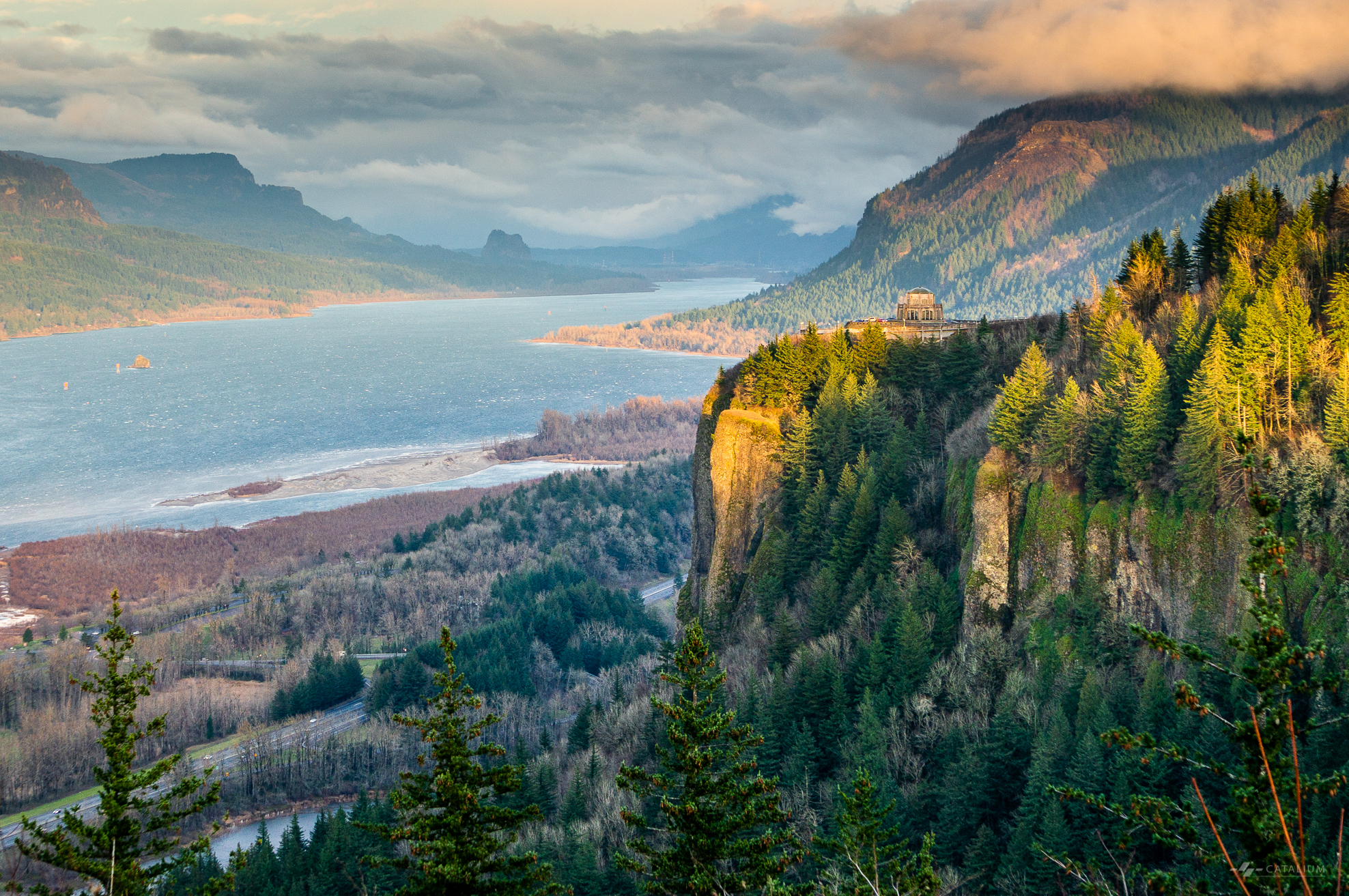 View of the Columbia River Gorge with the Vista House in sight
